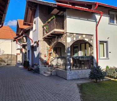 Zarnesti Casa | Pensiunea Monady