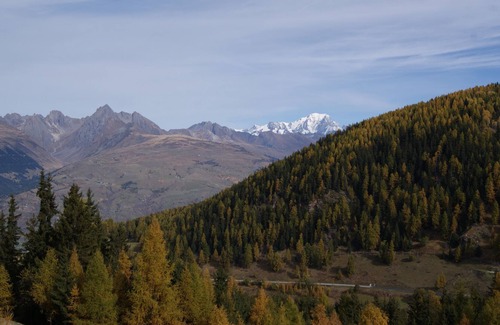La Roche Apartamento | Ático apartamento chalet, capacidad para 8 personas, Sky TV, Internet y garaje hermosa vista