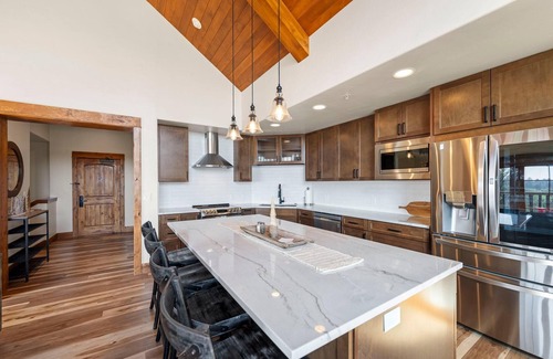 Tamarack Condominio | Penthouse | Golf & Lake Views | Resort Amenities