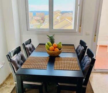 Estepona Apartamento | Penthouse mit private Dachterrasse und Blick auf das Meer, Berge ,Hafen