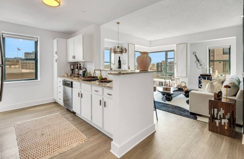 Downtown Apartamento | Penthouse Perfection: with Unmatched Skyline Views