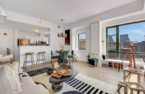 Downtown Apartamento | Penthouse Perfection: with Unmatched Skyline Views