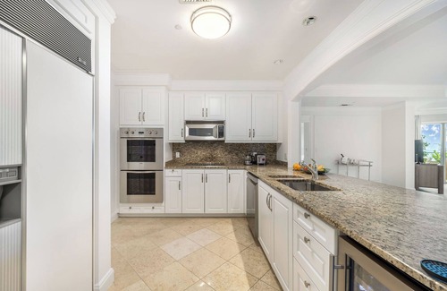 Seven Mile Beach Condominio | Penthouse View Residence steps away from the Beach at The Ritz-Carlton