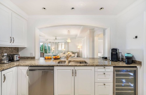 Seven Mile Beach Condominio | Penthouse View Residence steps away from the Beach at The Ritz-Carlton