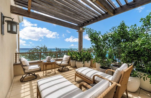 Seven Mile Beach Condominio | Penthouse View Residence steps away from the Beach at The Ritz-Carlton