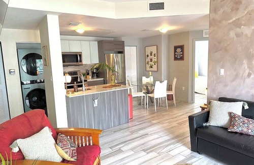 Edgewater Apartamento | Penthouse, Waterviews, Private Rooftop, Free Parking,Vibrant Miami neighborhood