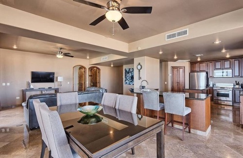 Puerto Peñasco Complejo | ¡Ático de lujo de 3 dormitorios en Las Palomas actualizado! ¡Patio masivo, vista al mar!