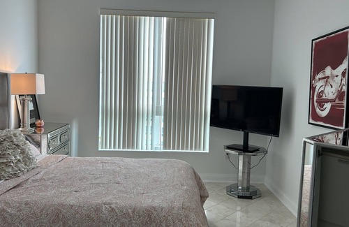 Kingston Condominio | Penthouse with Ocean, beach and river views ! Minutes to world famous beach