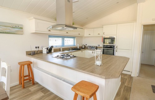 Pentney Cabaña | PENTNEY LODGE, pet friendly, with a garden in Middleton, Norfolk