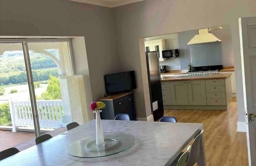 Pentrefelin Casa | Penybryn - Overlooking the Towy valley