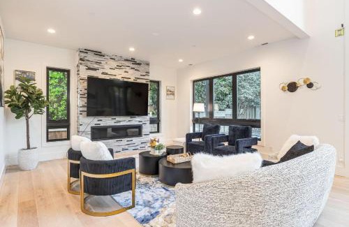 West Bellevue Casa | Perch - Bellevue Splendor