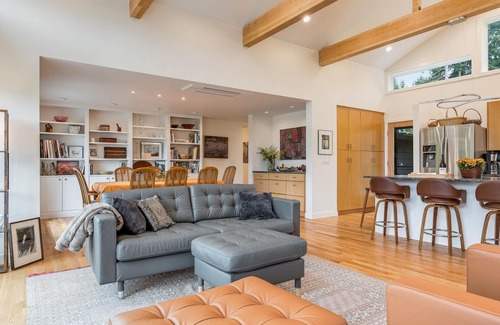 West Ridge Casa | Perch - Cozy Vino Valley Vista Home with views & parking