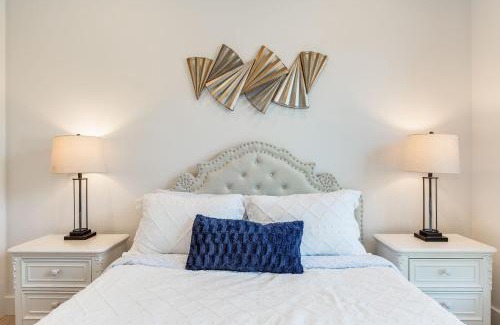 West Bellevue Casa | Perch - Private Room in Shared Home: Bellevue Splendor Elm Room