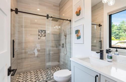 West Bellevue Casa | Perch - Private Room in Shared Home: Bellevue Splendor Elm Room