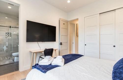 West Bellevue Casa | Perch - Private Room in Shared Home: Bellevue Splendor Elm Room