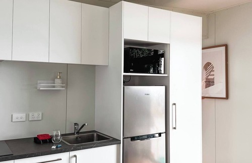 Hokitika Apartamento | Perched on a peaceful ridge above the Tasman Sea, Sola Ridge offers a modern yet cozy retreat with breathtaking views.