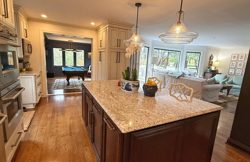 Glenview Casa | Perfect 3/4 Bedroom Home in Glenview Hills, Entertainers Dream inside and out!