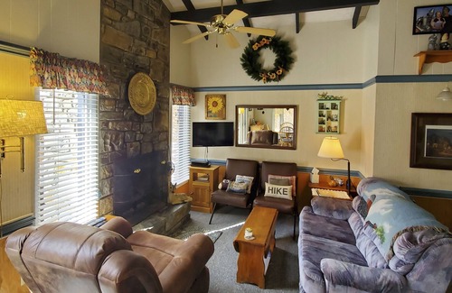 Charter Hills Casa | Perfect Beech Mountain Retreat with Full Kitchen, Wifi and Pet-Friendly
