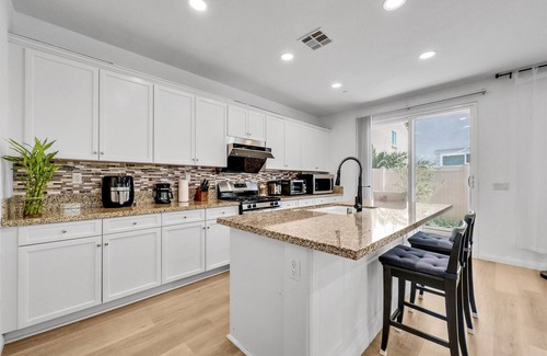 Eastvale Casa | Perfect Blend: Suburban Living with Modern Comfort
