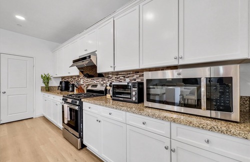 Eastvale Casa | Perfect Blend: Suburban Living with Modern Comfort
