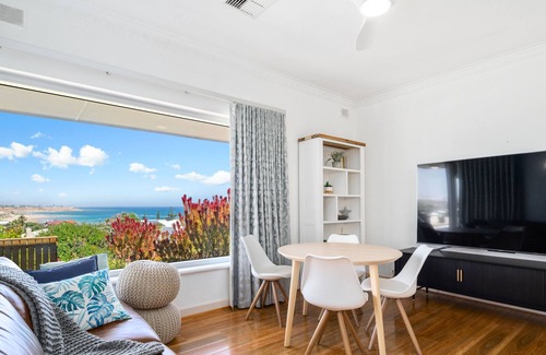 Adelaide Casa | Perfect Couples Retreat with Panoramic Sea Views
