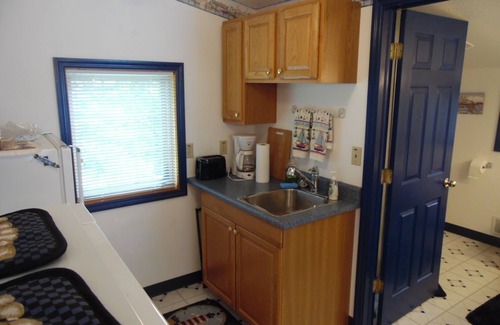East Tawas Apartamento | Perfect couples get away located on Lake Huron!