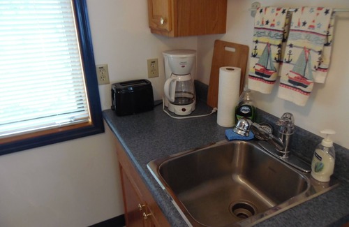 East Tawas Apartamento | Perfect couples get away located on Lake Huron!