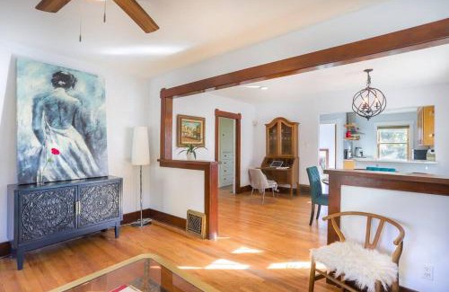 Hale Casa | Perfect Denver Stay, Spotless, Cozy Exceptionally Well Equipped Home in a Walkable Neighborhood