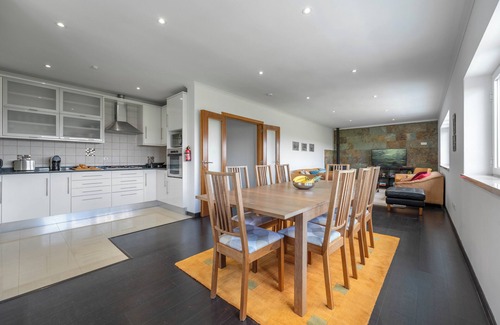 Caldas da Rainha Villa | Refugio Ideal para Vacaciones en Familia – Villa para 16 Personas