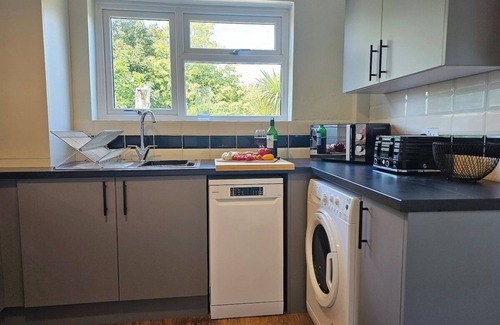 Cribbs Causeway Casa | Perfect for Contractors, Tradespeople, pvt parking