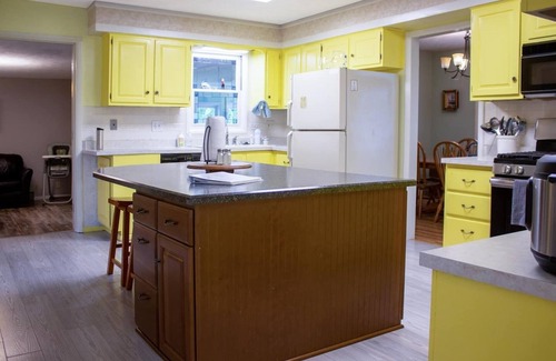 Bloomington Casa | Winslow 2 · Gran mansión con bañera de hidromasaje cubierta