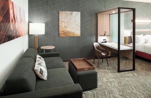 Clearwater Beach Hotel | Perfect for Groups! 2 Units, Outdoor Pool, Complimentary Breakfast, Pets Allowed