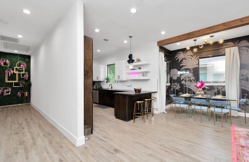 OST - South Union Casa | Perfect for Large Groups! Hot Tub/Gazebo/Grill/Karaoke Machine/82 in. TV & More!
