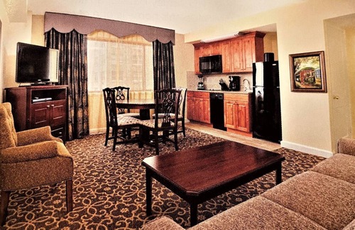 New Orleans Complejo | Perfect for Mardi Gras Charming 1-bedroom suite on St Charles in Garden District
