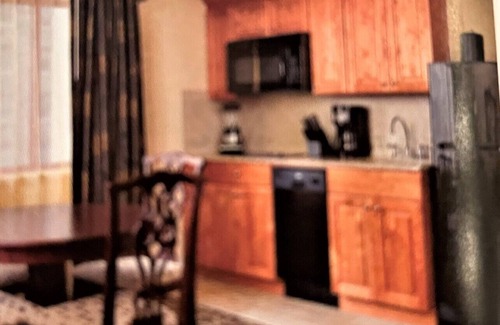 New Orleans Complejo | Perfect for Mardi Gras Charming 1-bedroom suite on St Charles in Garden District