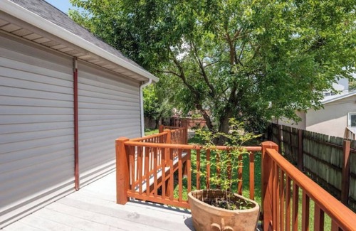 Central West End Casa | Perfect Getaway @ CWE- Entire Home + Free Parking Near Fox, Universities & More!