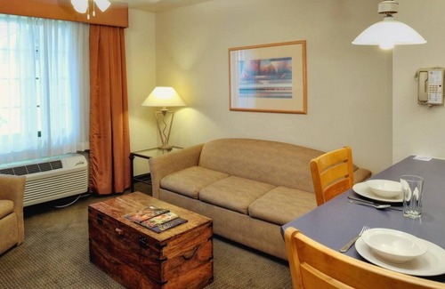 Palo Verde Casa | Perfect Getaway! Kitchen, Pool, Close to Pima Air Museum