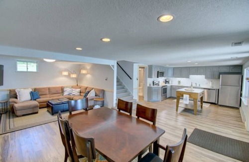 Climax Springs Casa | Perfect getaway! Quiet cove, large dock, great fishing, boat ramp on property.