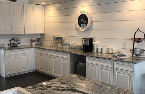 Elmira Otro | Hermosa casa de campo de concepto abierto con enormes restaurantes con capacidad para 18 personas y sala de estar