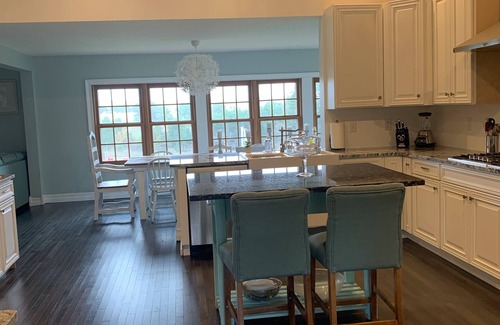 Elmira Otro | Hermosa casa de campo de concepto abierto con enormes restaurantes con capacidad para 18 personas y sala de estar