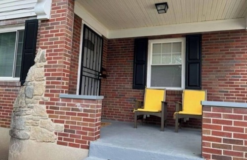 Silverton Casa | Perfect location 2 minutes to Kenwood Mall, 10 minutes to Downtown