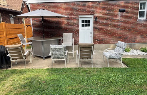 Silverton Casa | Perfect location 2 minutes to Kenwood Mall, 10 minutes to Downtown