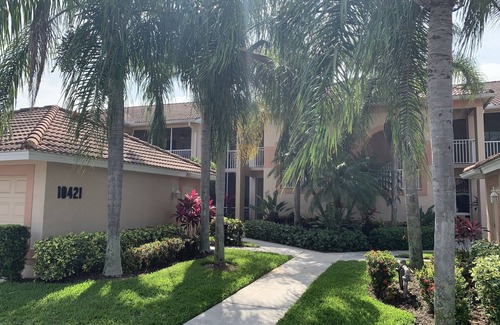 Heritage Palms Condominio | Perfect location close to the main club, activity center and neighborhood pool