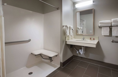 Pullman Hotel | Perfect Location for Vacation! Gorgeous Room w/ Free Breakfast, Free Parking