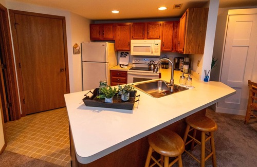 The Galena Territory Casa | Perfect Location! Semi Private Pool, Walk to Golf, Resort, Paths! Dog Friendly!