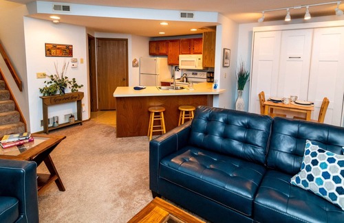 The Galena Territory Casa | Perfect Location! Semi Private Pool, Walk to Golf, Resort, Paths! Dog Friendly!