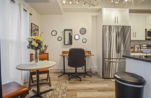 Midtown Condominio | Perfect Luxury Condo in Midtown! Great Amenities!