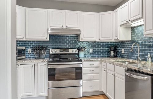 Port Royal Casa | Perfect Retreat - 10 mins to Parris Island + Walk to Coffee Shops & Restaurants