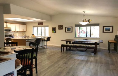 Tahoe Island Casa | Perfect Vacation Home (Sleeps 6)