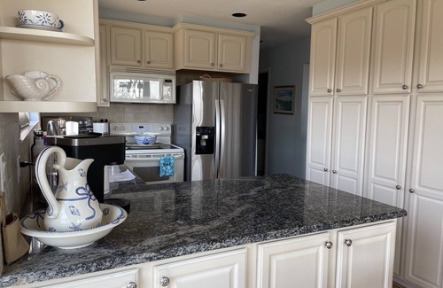 East Moriches Condominio | Perfect Water Views from your Oversized Deck!